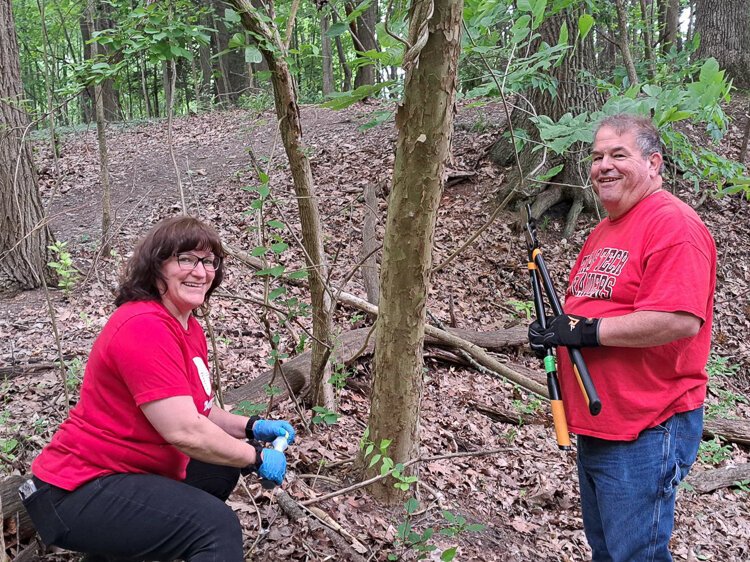 Volunteers help out at Ken-O-Sha Park.