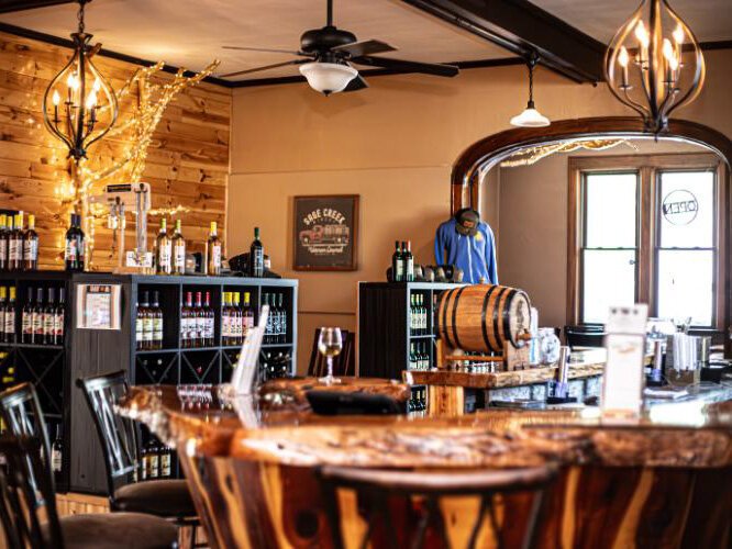 The winery produces a variety of red wines, sweet white wines and seasonal wines.