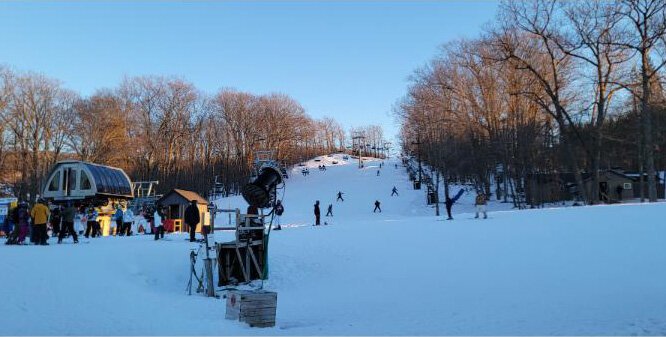 The Midwest Snow Kite Jam relocated its gathering to Caberfae Peaks, outside Cadillac. 