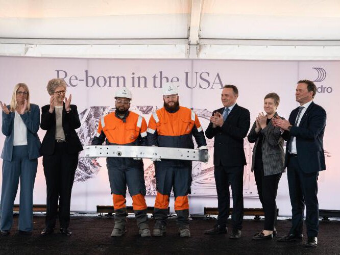 From left: Emilie LaGrow, Cassopolis village manager, Hilde Merete Aasheim, Hydro president and CEO, Dre Kiser, production operator, Tyler First, production operator, Tore Onshuus Sandvik, State Secretary Labour Party, Jen Nelson, COO of Michigan Economic Development Corporation and Eivind Kallevik, executive vice president of Hydro Aluminium Metal.