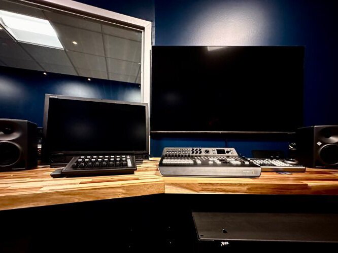 The Alluvion features state-of-the-art audio and visual equipment.