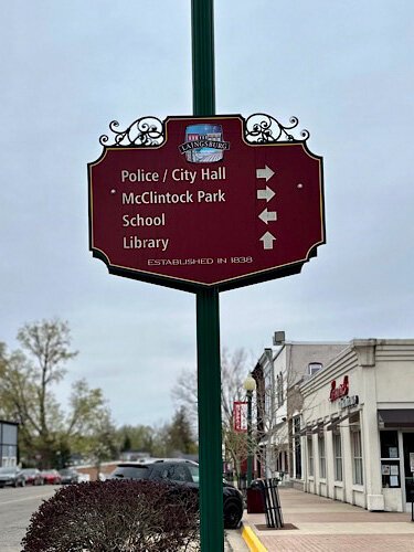 New directional signs in Laingsburg.