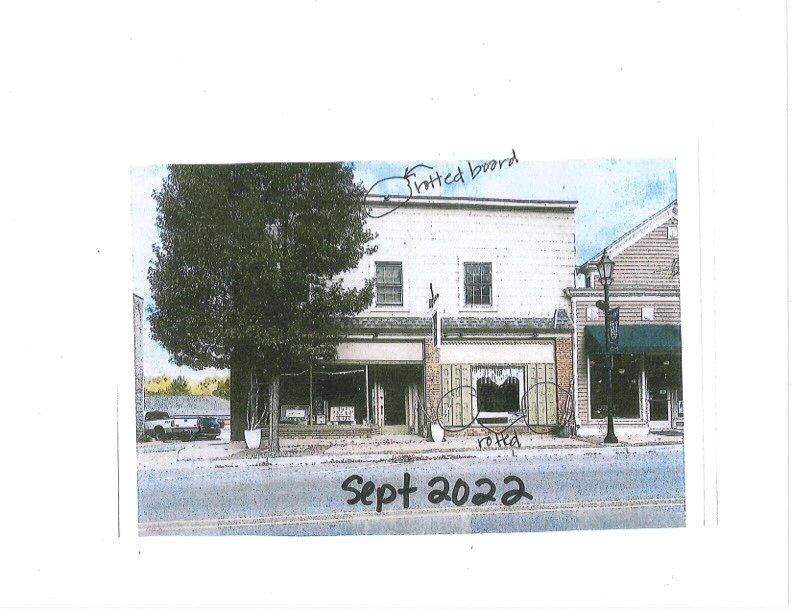Downtown Threadz in the City of Newaygo before taking part in the facade improvement program. (Courtesy of Newaygo County)